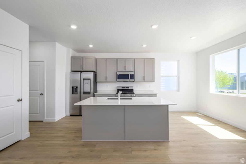 Image 7 of property listing at 914 W 1600 S #135, Clearfield, UT 84015