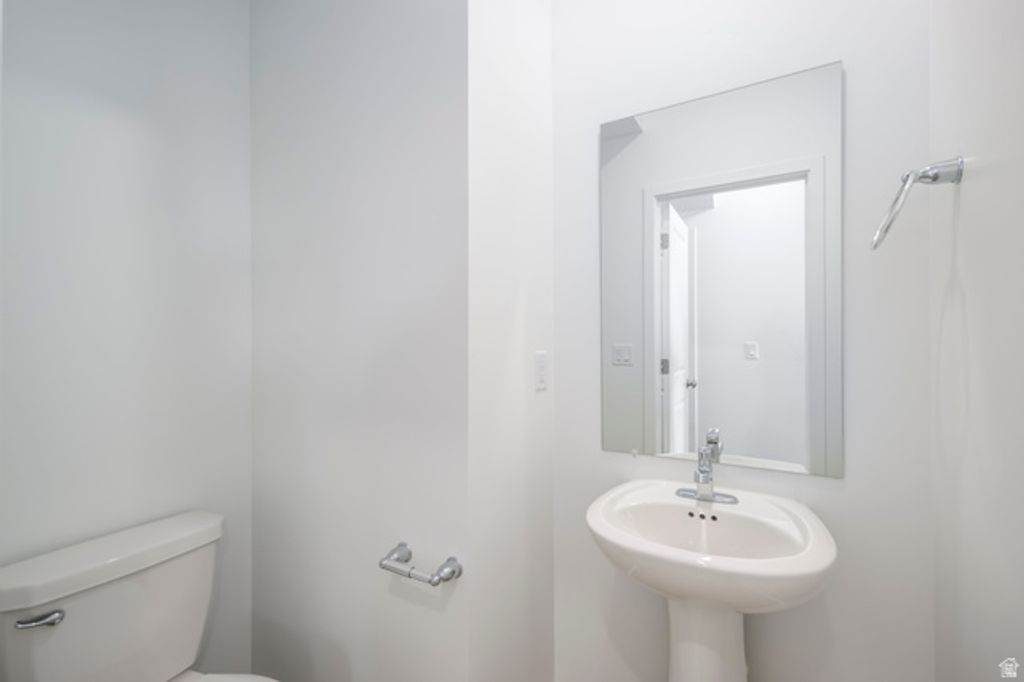 Image 9 of property listing at 914 W 1600 S #135, Clearfield, UT 84015