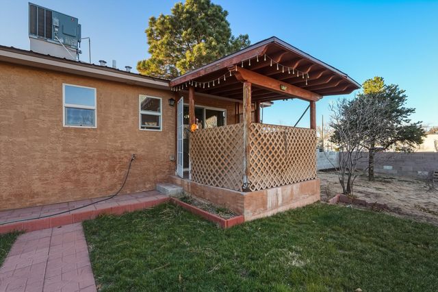 1700 Gschwind Place SW, Albuquerque, NM 87121