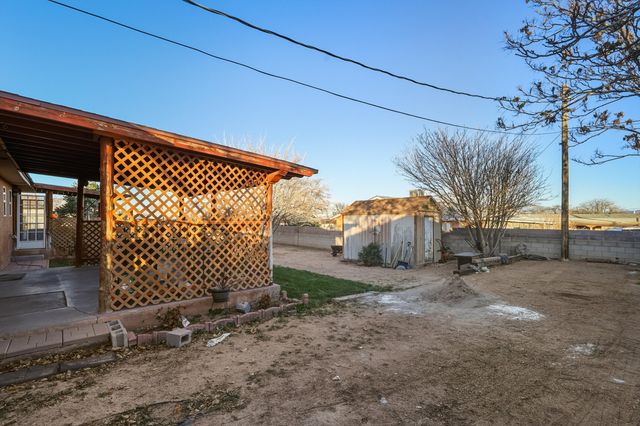 1700 Gschwind Place SW, Albuquerque, NM 87121