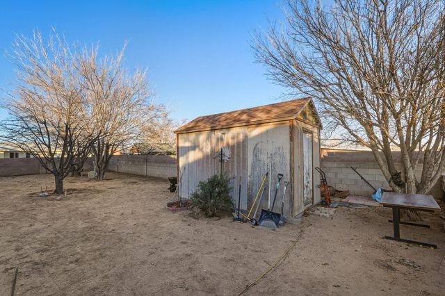 1700 Gschwind Place SW, Albuquerque, NM 87121