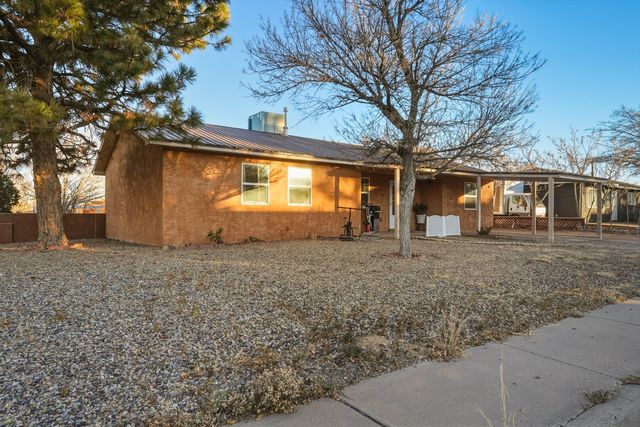 1700 Gschwind Place SW, Albuquerque, NM 87121