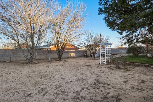 1700 Gschwind Place SW, Albuquerque, NM 87121