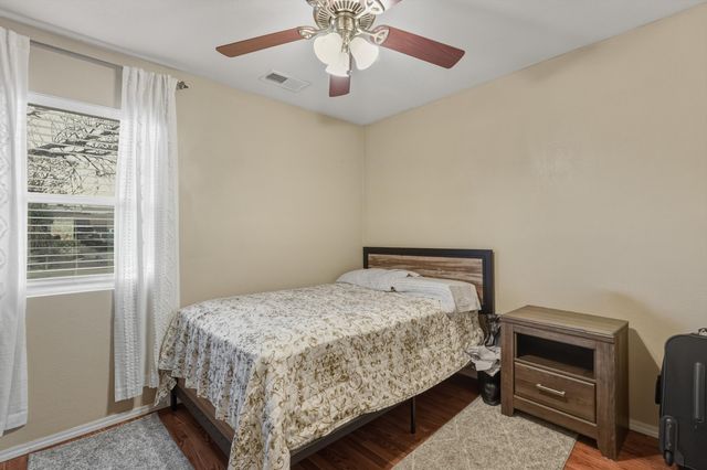 1700 Gschwind Place SW, Albuquerque, NM 87121