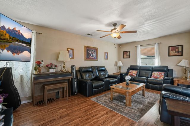 1700 Gschwind Place SW, Albuquerque, NM 87121