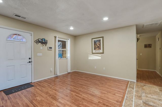 1700 Gschwind Place SW, Albuquerque, NM 87121