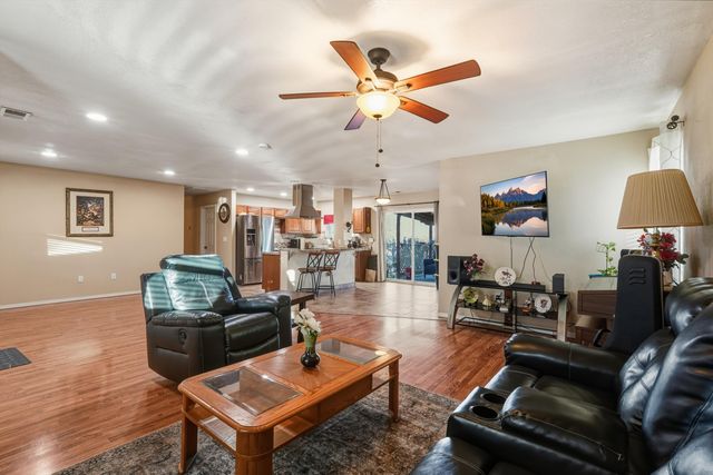 1700 Gschwind Place SW, Albuquerque, NM 87121