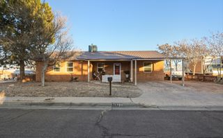 1700 Gschwind Place SW, Albuquerque, NM 87121