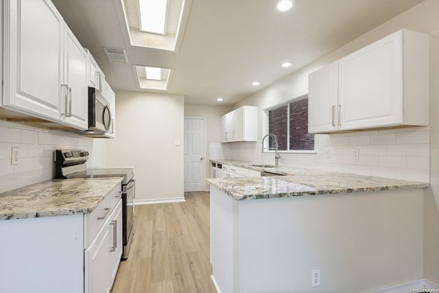 9598 CANTURA CRST, San Antonio, TX 78250