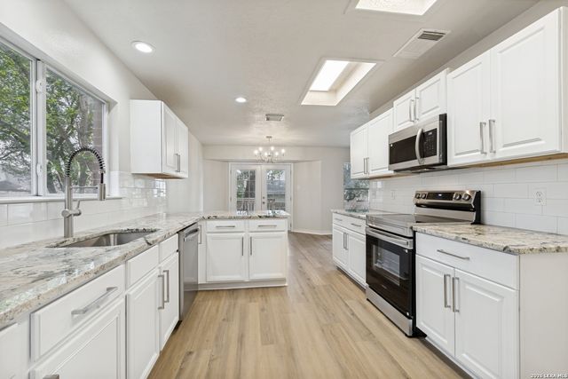 9598 CANTURA CRST, San Antonio, TX 78250