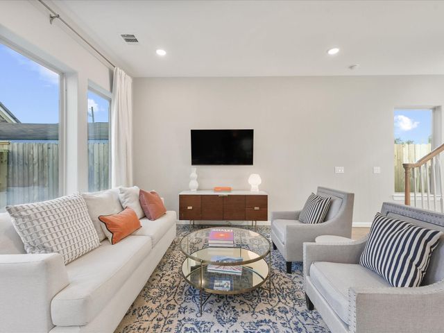 6024 Tc Jester Boulevard, Houston, TX 77091