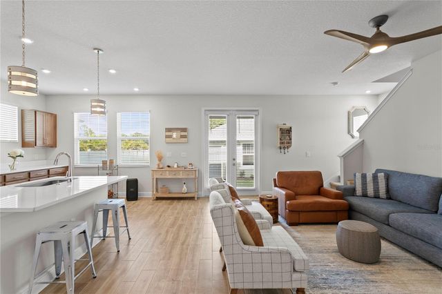 2501 17TH STREET N, St Petersburg, FL 33713