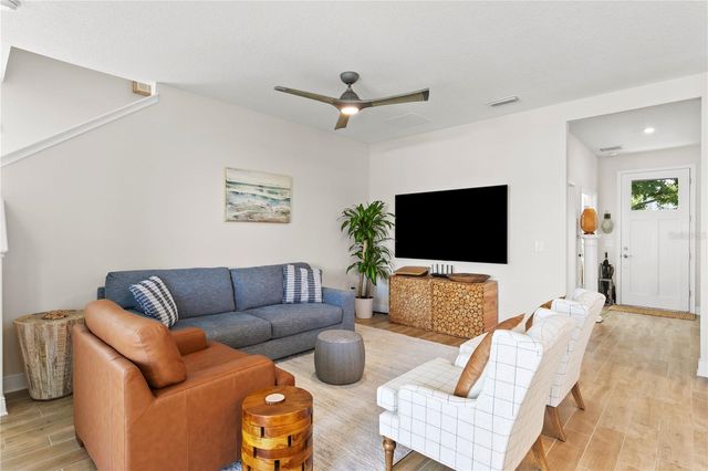 2501 17TH STREET N, St Petersburg, FL 33713