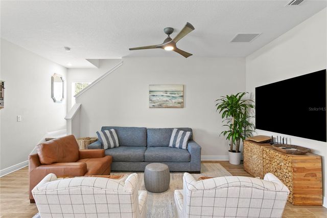 2501 17TH STREET N, St Petersburg, FL 33713