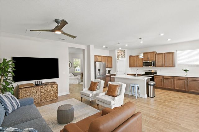 2501 17TH STREET N, St Petersburg, FL 33713