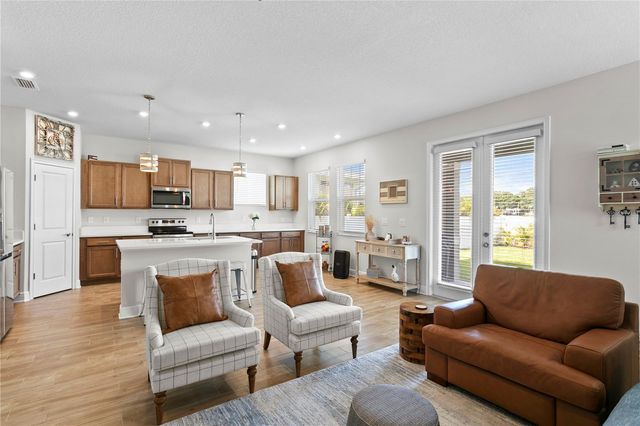2501 17TH STREET N, St Petersburg, FL 33713