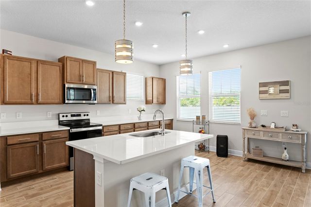 2501 17TH STREET N, St Petersburg, FL 33713