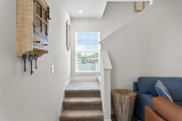 2501 17TH STREET N, St Petersburg, FL 33713