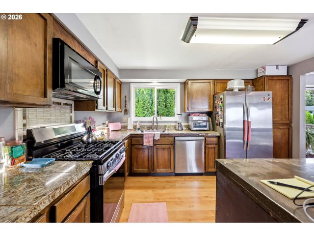 920 Sw CHERRY PARK Rd, Troutdale, OR 97060