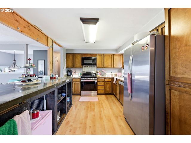 920 Sw CHERRY PARK Rd, Troutdale, OR 97060
