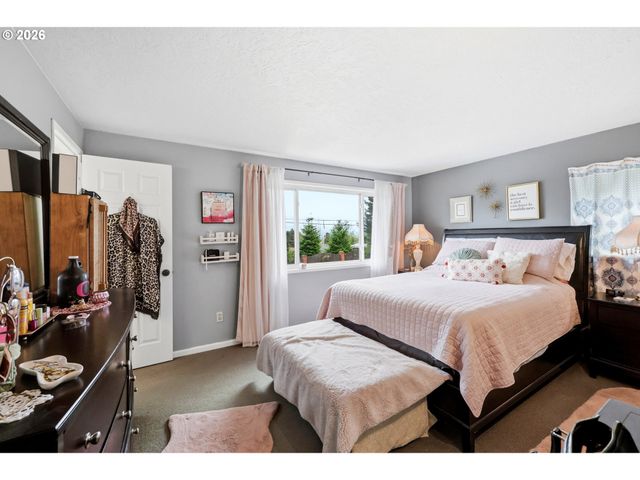 920 Sw CHERRY PARK Rd, Troutdale, OR 97060