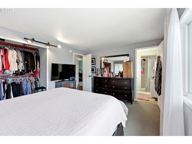 920 Sw CHERRY PARK Rd, Troutdale, OR 97060