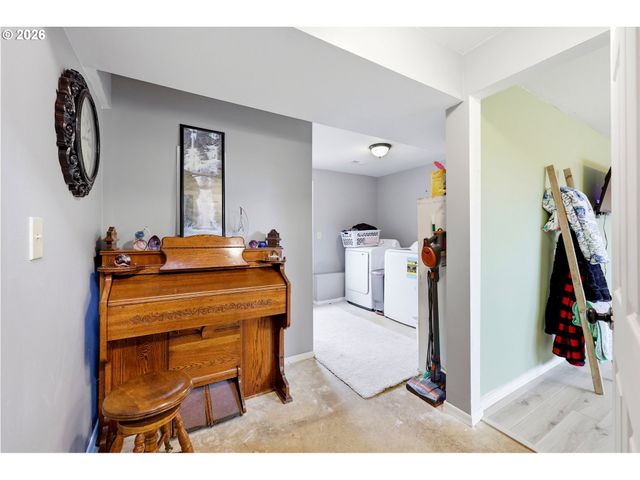 920 Sw CHERRY PARK Rd, Troutdale, OR 97060