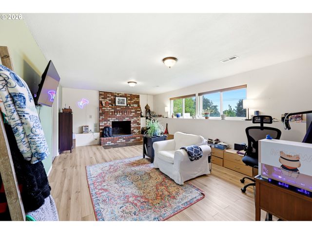 920 Sw CHERRY PARK Rd, Troutdale, OR 97060