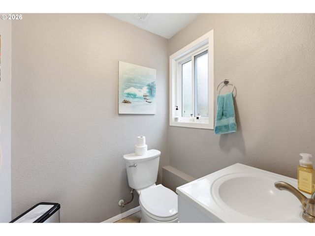 920 Sw CHERRY PARK Rd, Troutdale, OR 97060