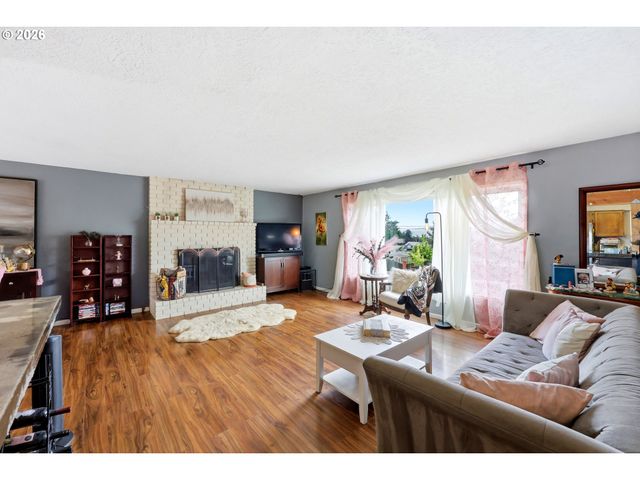 920 Sw CHERRY PARK Rd, Troutdale, OR 97060