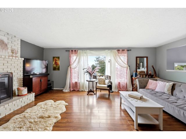 920 Sw CHERRY PARK Rd, Troutdale, OR 97060