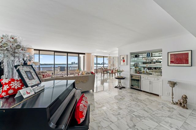 100 Lakeshore Drive 457, North Palm Beach, FL 33408