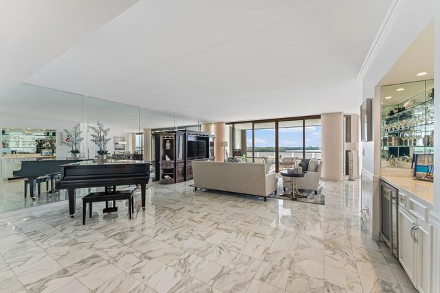 100 Lakeshore Drive 457, North Palm Beach, FL 33408