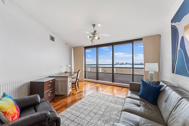 100 Lakeshore Drive 457, North Palm Beach, FL 33408