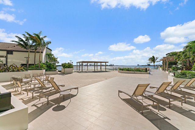 100 Lakeshore Drive 457, North Palm Beach, FL 33408