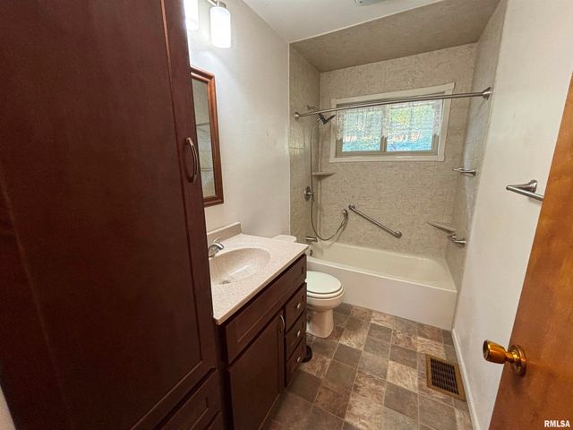 1914 W WHITE OAK Drive, Peoria, IL 61614