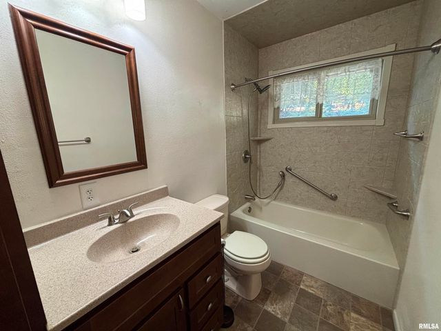 1914 W WHITE OAK Drive, Peoria, IL 61614