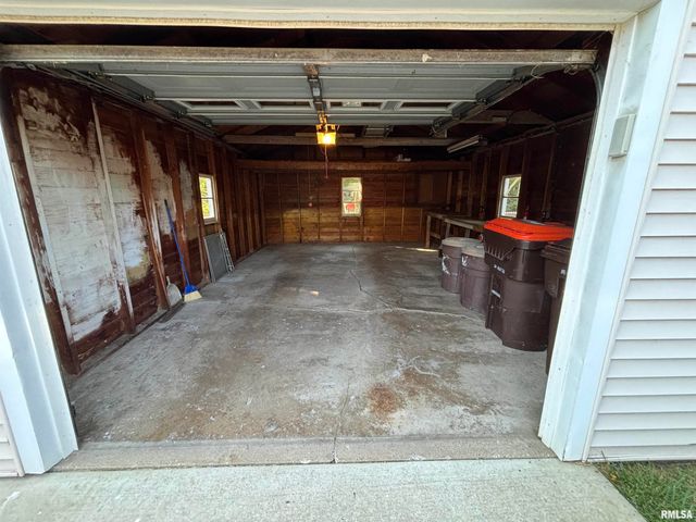 1914 W WHITE OAK Drive, Peoria, IL 61614