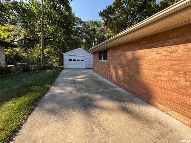 1914 W WHITE OAK Drive, Peoria, IL 61614