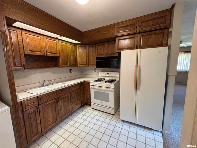 1914 W WHITE OAK Drive, Peoria, IL 61614