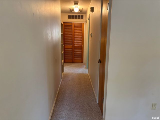 1914 W WHITE OAK Drive, Peoria, IL 61614