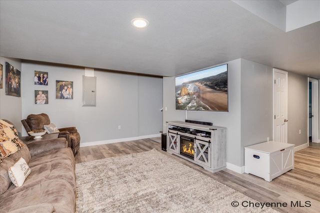 5611 INDEPENDENCE DR, Cheyenne, WY 82001