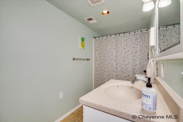 5611 INDEPENDENCE DR, Cheyenne, WY 82001