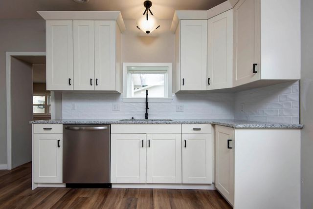 2214 N Kellett Avenue, Springfield, MO 65803