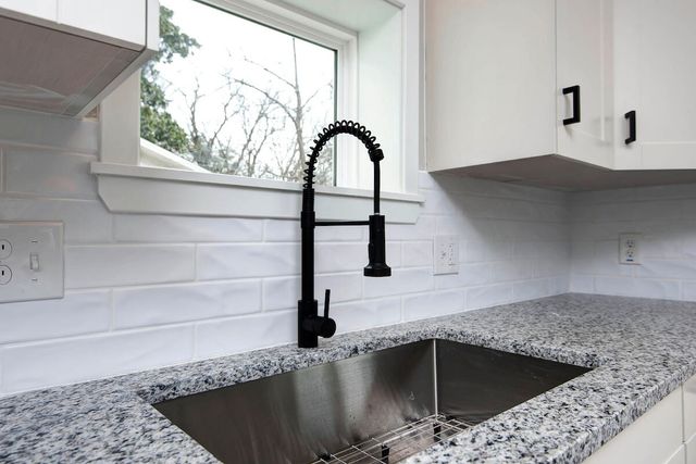 2214 N Kellett Avenue, Springfield, MO 65803