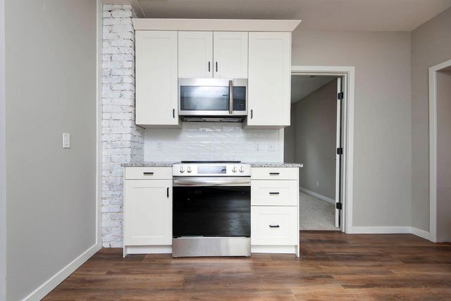 2214 N Kellett Avenue, Springfield, MO 65803