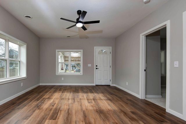 2214 N Kellett Avenue, Springfield, MO 65803