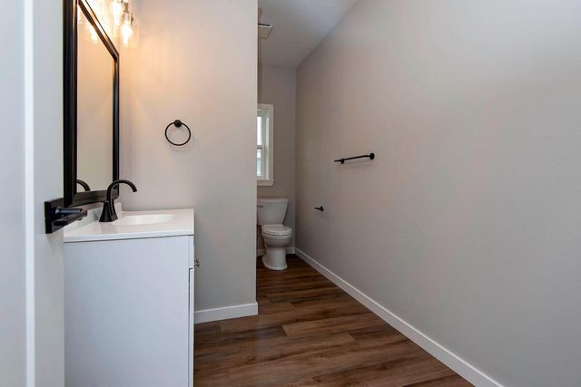 2214 N Kellett Avenue, Springfield, MO 65803