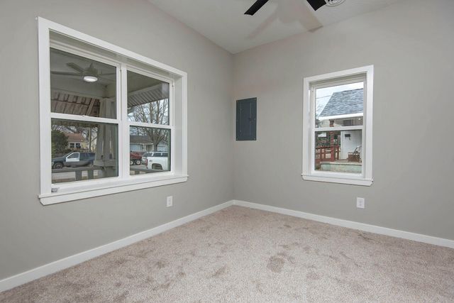 2214 N Kellett Avenue, Springfield, MO 65803