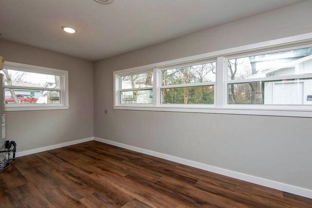 2214 N Kellett Avenue, Springfield, MO 65803